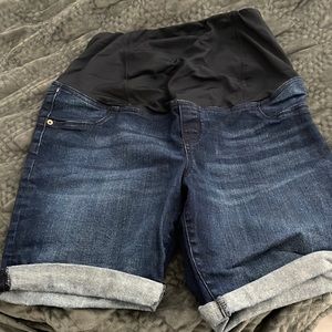 Isabel maternity shorts
